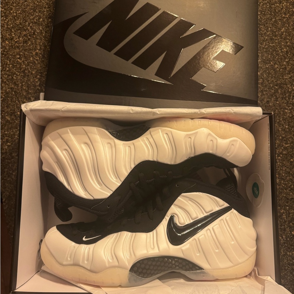 Nike Black and White Men's Sneakers. Brand new, just received.
